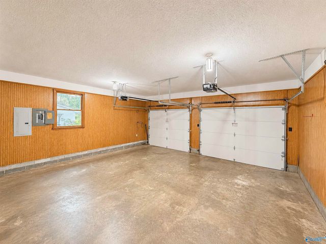 2804 Hunterwood Drive SE, Decatur, AL 35603