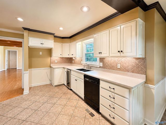 2804 Hunterwood Drive SE, Decatur, AL 35603