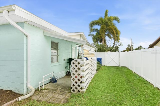 2165 LAKEWOOD DRIVE, Nokomis, FL 34275