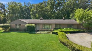 6975 Wing Lake Road, Bloomfield Hills, MI 48301