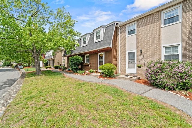 17 Cannongate Road 92, Tyngsborough, MA 01879