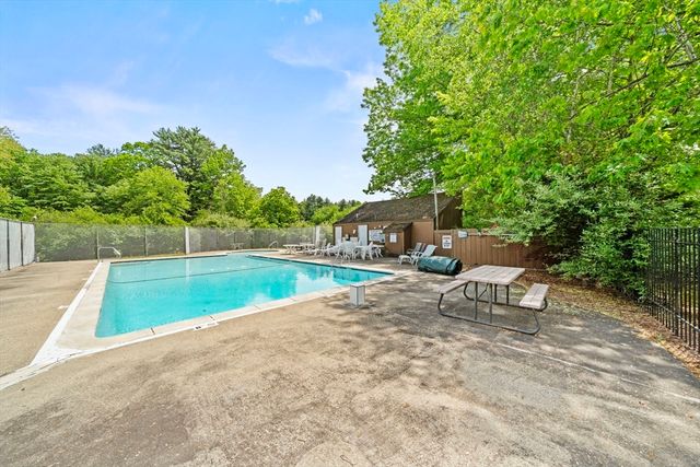 17 Cannongate Road 92, Tyngsborough, MA 01879