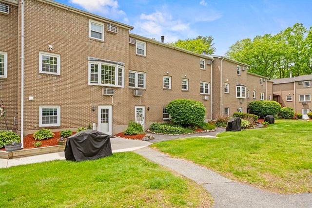 17 Cannongate Road 92, Tyngsborough, MA 01879