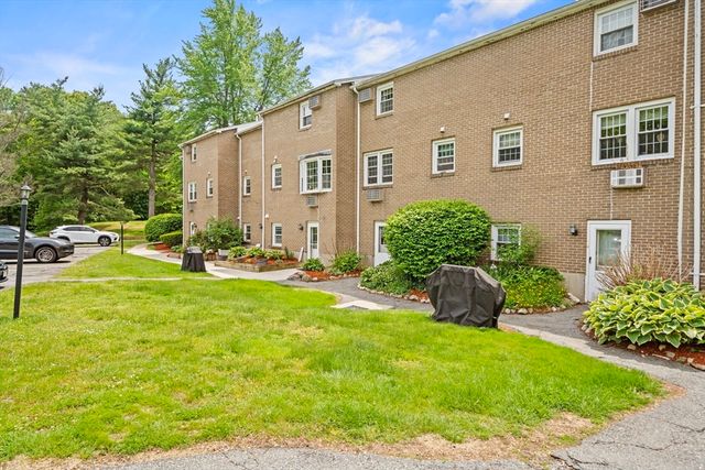 17 Cannongate Road 92, Tyngsborough, MA 01879