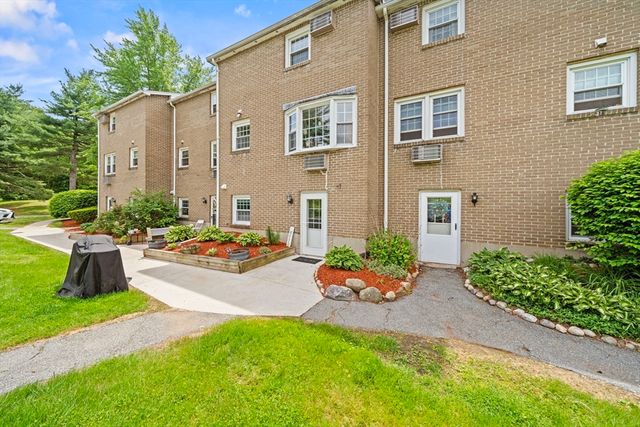 17 Cannongate Road 92, Tyngsborough, MA 01879