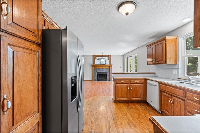 15801 E 2nd Street S, Independence, MO 64050