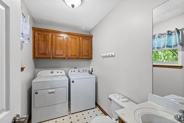 15801 E 2nd Street S, Independence, MO 64050