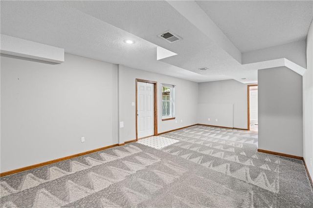 15801 E 2nd Street S, Independence, MO 64050