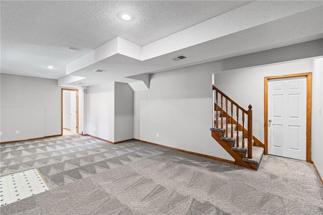 15801 E 2nd Street S, Independence, MO 64050