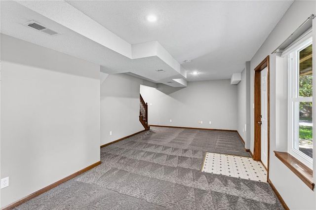 15801 E 2nd Street S, Independence, MO 64050