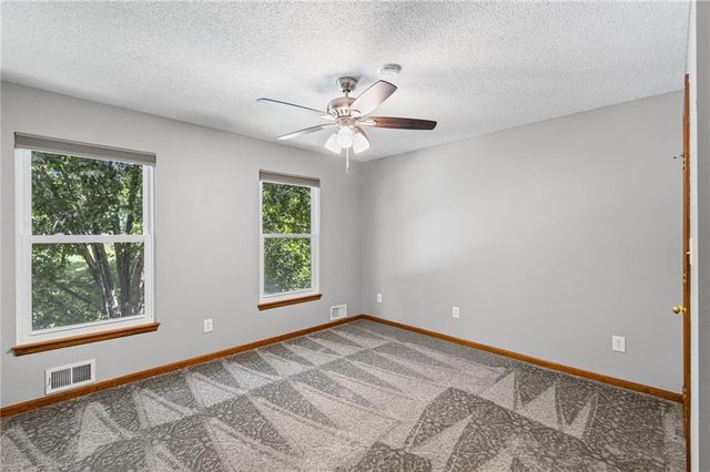 15801 E 2nd Street S, Independence, MO 64050