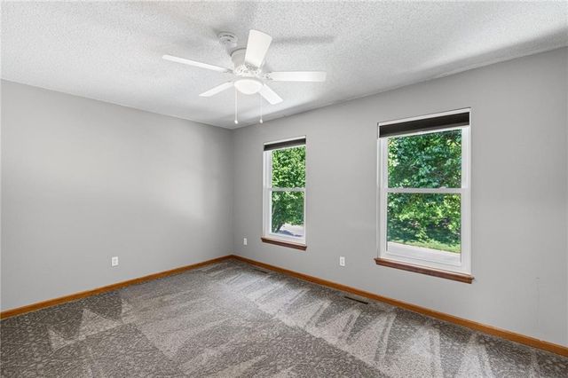 15801 E 2nd Street S, Independence, MO 64050