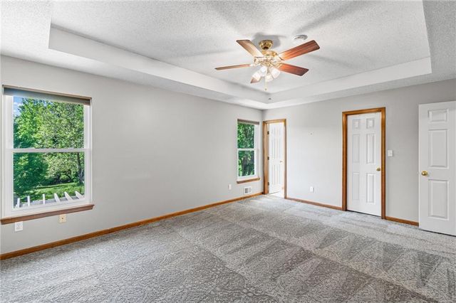 15801 E 2nd Street S, Independence, MO 64050