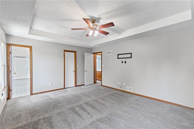 15801 E 2nd Street S, Independence, MO 64050
