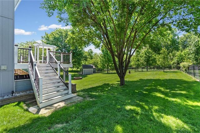 15801 E 2nd Street S, Independence, MO 64050