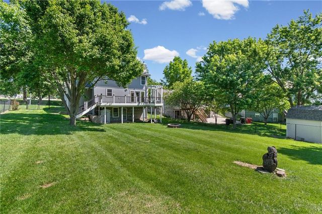 15801 E 2nd Street S, Independence, MO 64050
