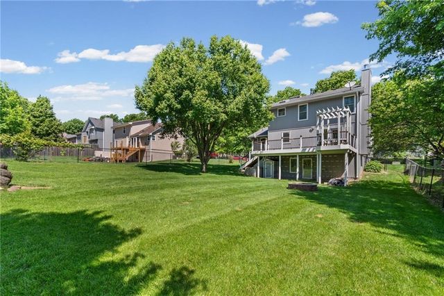 15801 E 2nd Street S, Independence, MO 64050