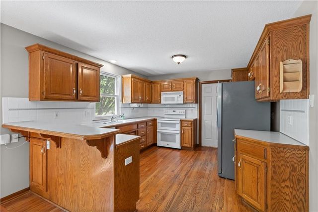 15801 E 2nd Street S, Independence, MO 64050