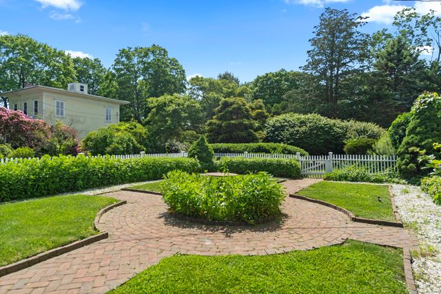 60 Lyme Street, Old Lyme, CT 06371