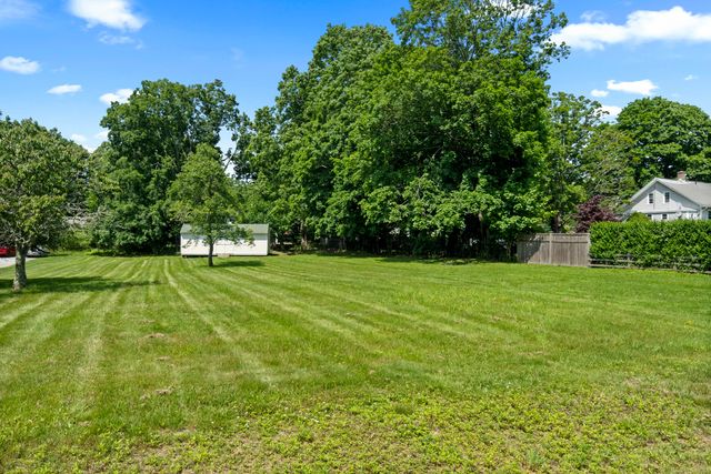 60 Lyme Street, Old Lyme, CT 06371