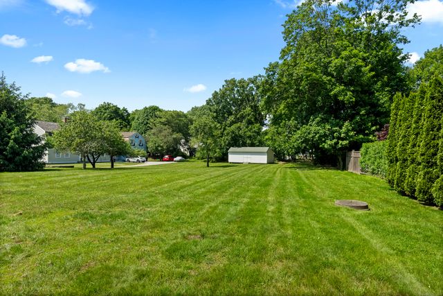 60 Lyme Street, Old Lyme, CT 06371