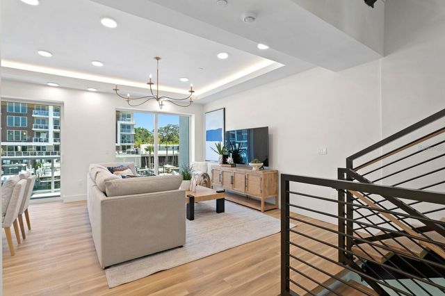 864 N OSCEOLA AVE, Clearwater, FL 33755