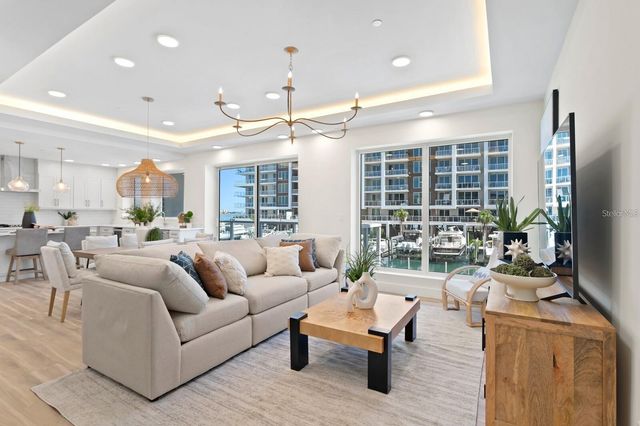 864 N OSCEOLA AVE, Clearwater, FL 33755