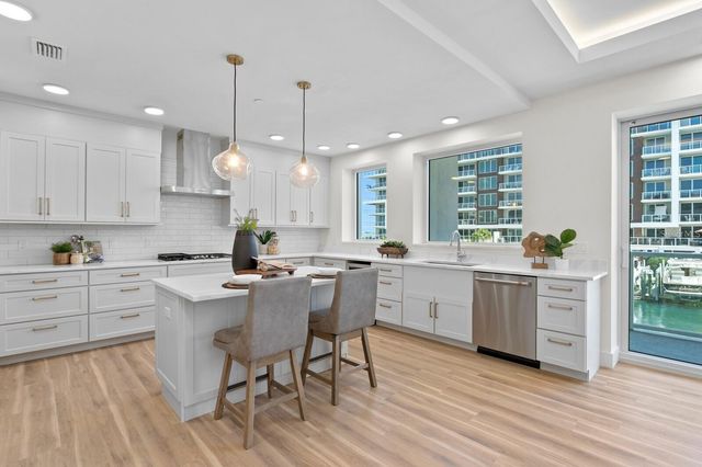 864 N OSCEOLA AVE, Clearwater, FL 33755