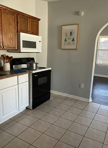 2937 S Adams Street, Fort Worth, TX 76110