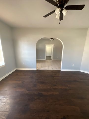 2937 S Adams Street, Fort Worth, TX 76110