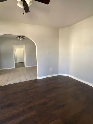 2937 S Adams Street, Fort Worth, TX 76110