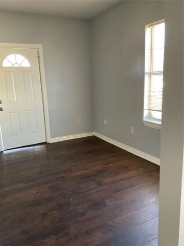 2937 S Adams Street, Fort Worth, TX 76110