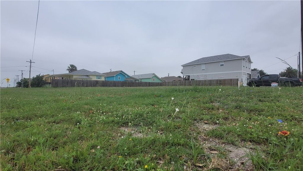 1404 S Church St, Rockport, TX 78382 — exterior