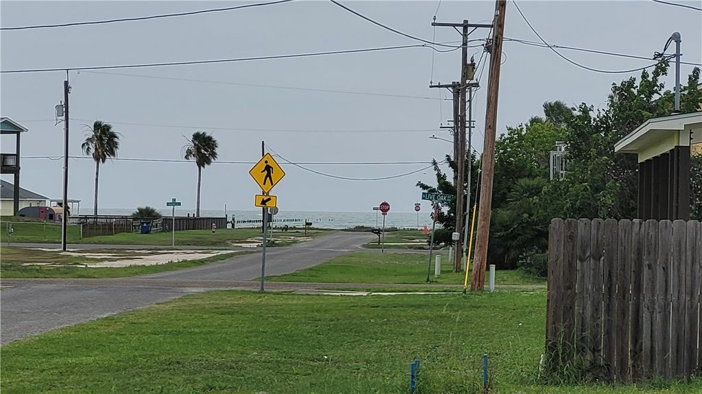 1404 S Church St, Rockport, TX 78382 — photo 2