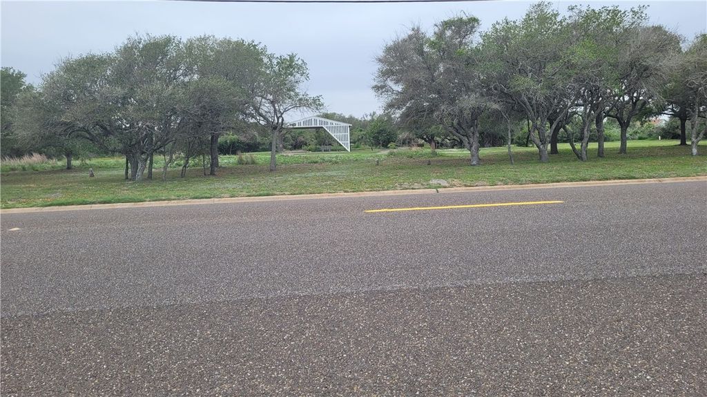 1404 S Church St, Rockport, TX 78382 — photo 5