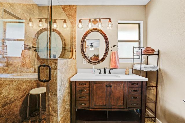 21013 Ridgeview LOOP, Lago Vista, TX 78645