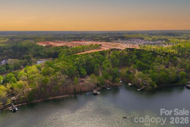 18214 Torchbearer Lane, Charlotte, NC 28278