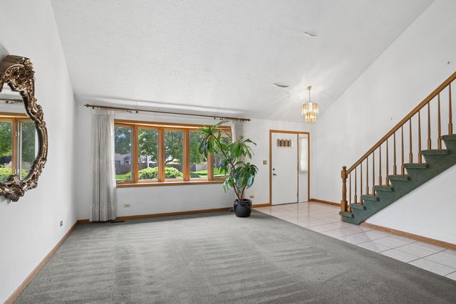 1280 N Aspen Way, Addison, IL 60101
