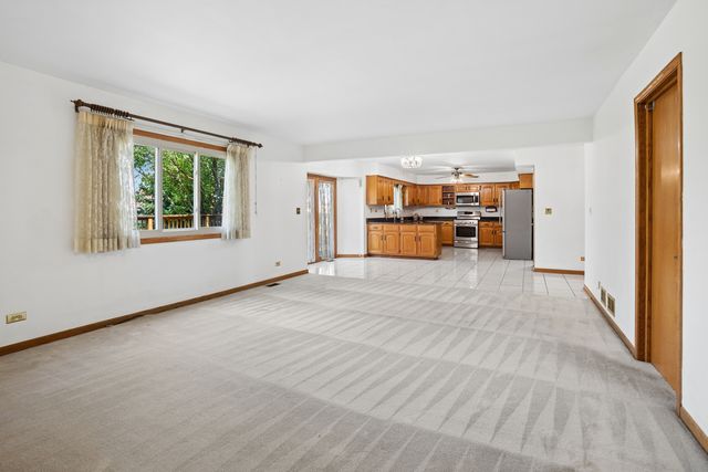 1280 N Aspen Way, Addison, IL 60101