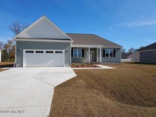 640 Bright Harvest Drive, Maysville, NC 28555