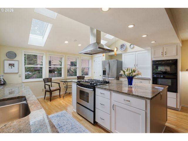2275 Sw 77TH Pl, Portland, OR 97225