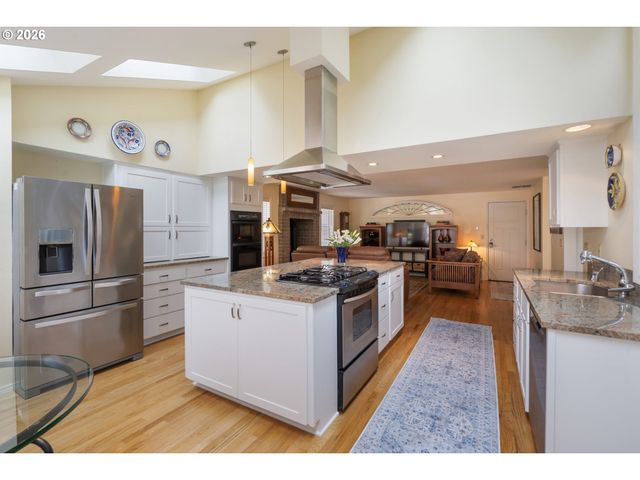 2275 Sw 77TH Pl, Portland, OR 97225