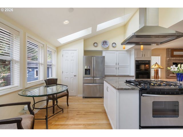 2275 Sw 77TH Pl, Portland, OR 97225