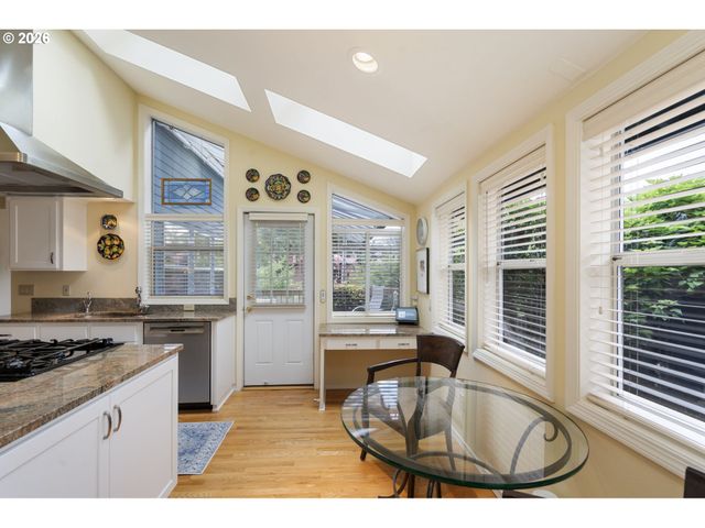 2275 Sw 77TH Pl, Portland, OR 97225