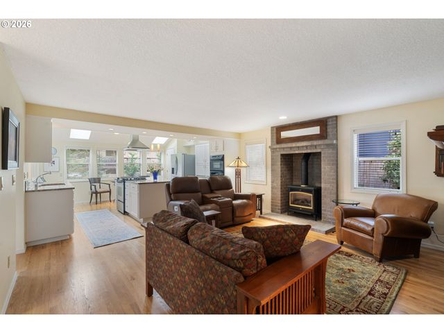 2275 Sw 77TH Pl, Portland, OR 97225