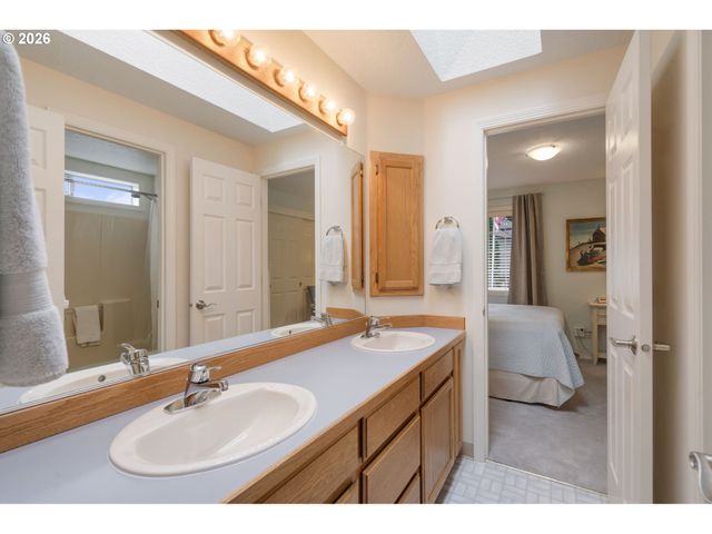 2275 Sw 77TH Pl, Portland, OR 97225