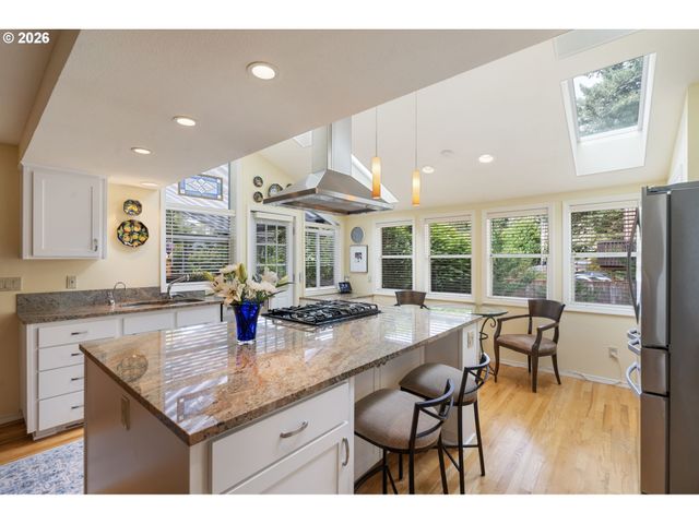 2275 Sw 77TH Pl, Portland, OR 97225