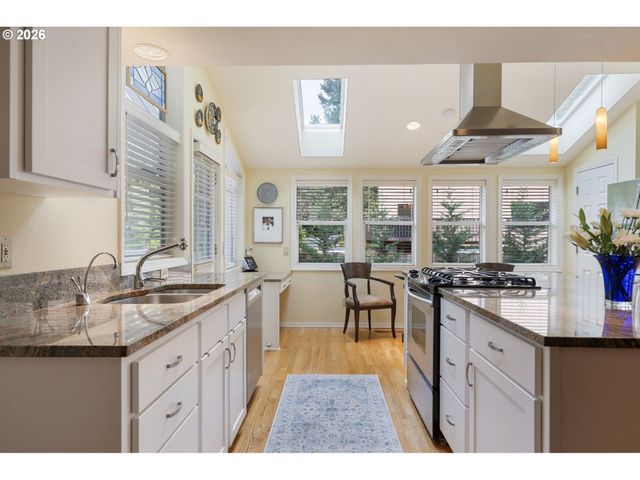 2275 Sw 77TH Pl, Portland, OR 97225