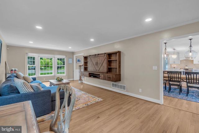 9 CHADWELL CT, Pennington, NJ 08534
