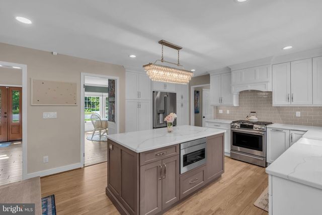 9 CHADWELL CT, Pennington, NJ 08534